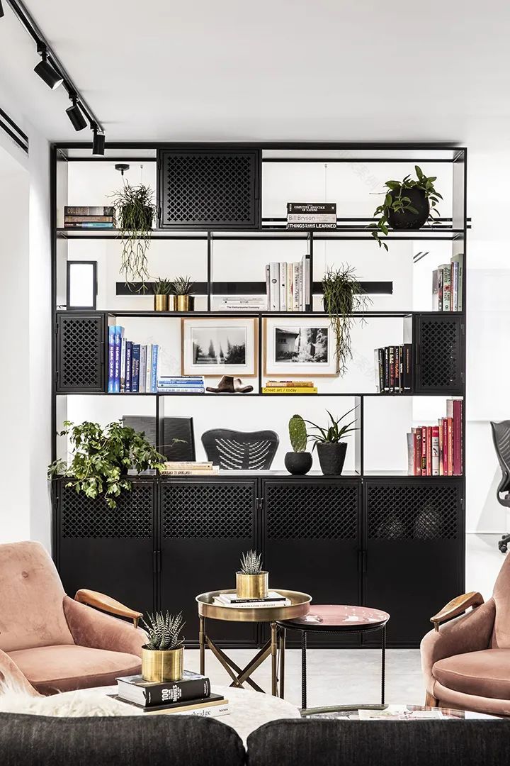 特拉维夫公寓改造,Qumra Capital 办公室的黑白极简魅力-18