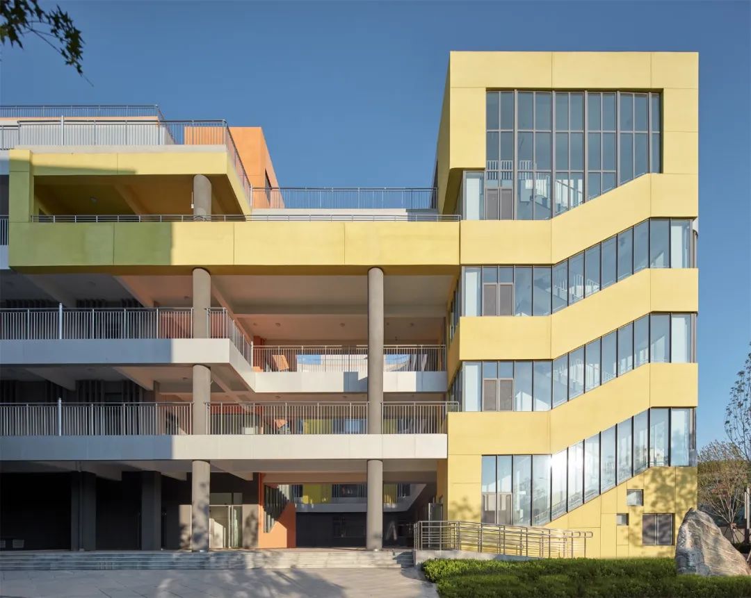 自由理想的“花园城堡”·济南北康初中教育建筑群落丨中国济南丨UA尤安设计-28