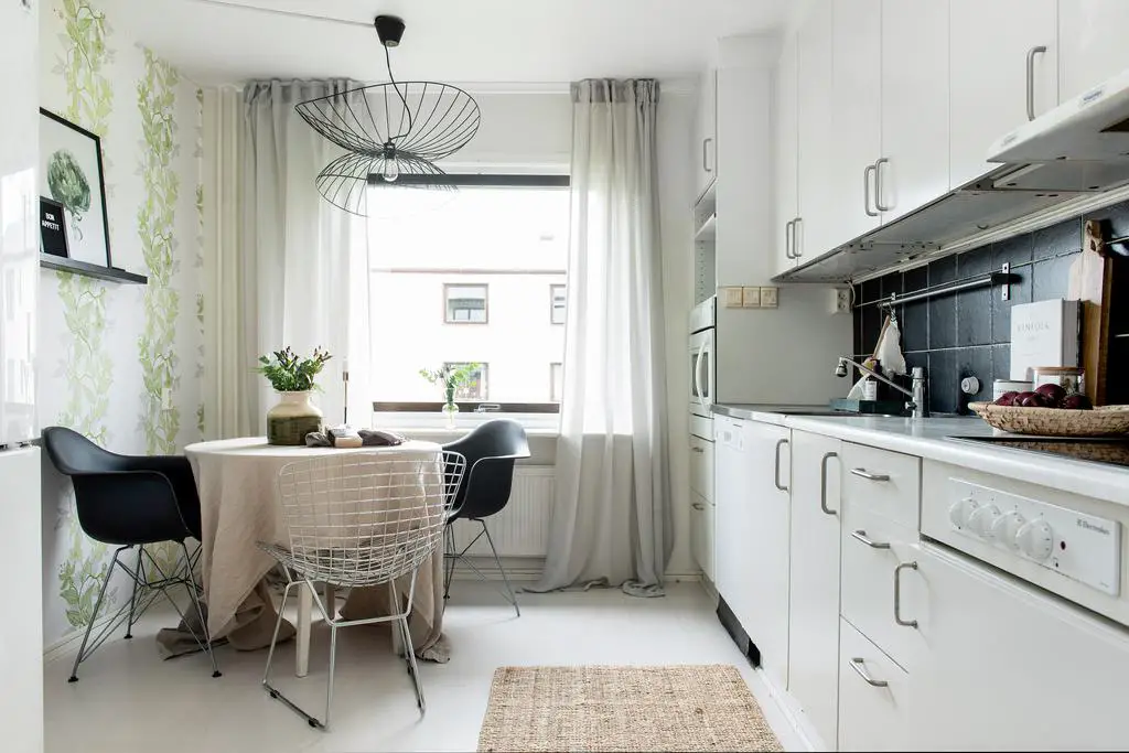 黑白经典公寓设计，墙纸打造个性空间-4