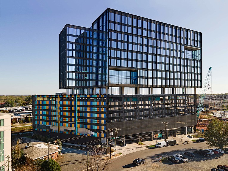 线之魅力 · Gensler 打造的开阔式社区中心-4