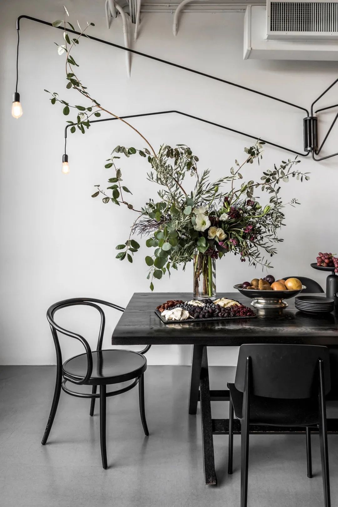 奇葩设计师用2年把房子涂成黑色,还被夸是天才？-155