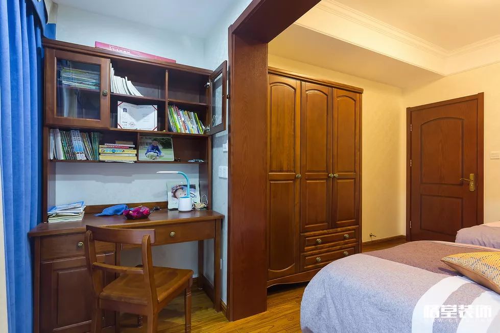 君悦东方美式生活,实木家具藏蓝沙发打造复古甜美空间-48