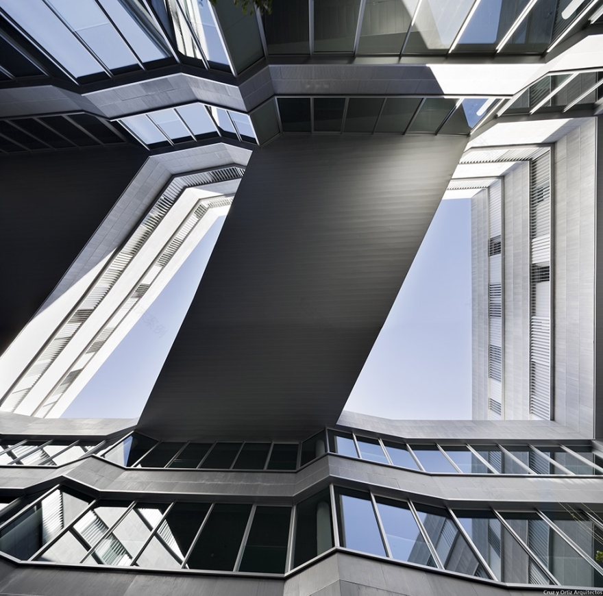 塞维利亚大学科学教育学院 · 创新的叠加建筑设计-16