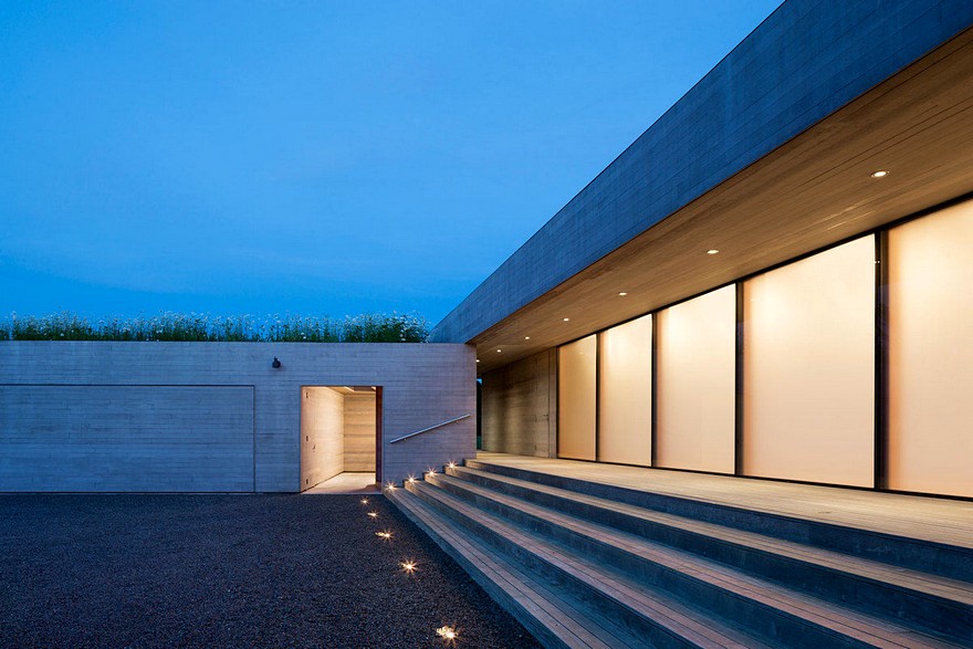 Modern Waterfront House Designed for a Family of Three Generations-27