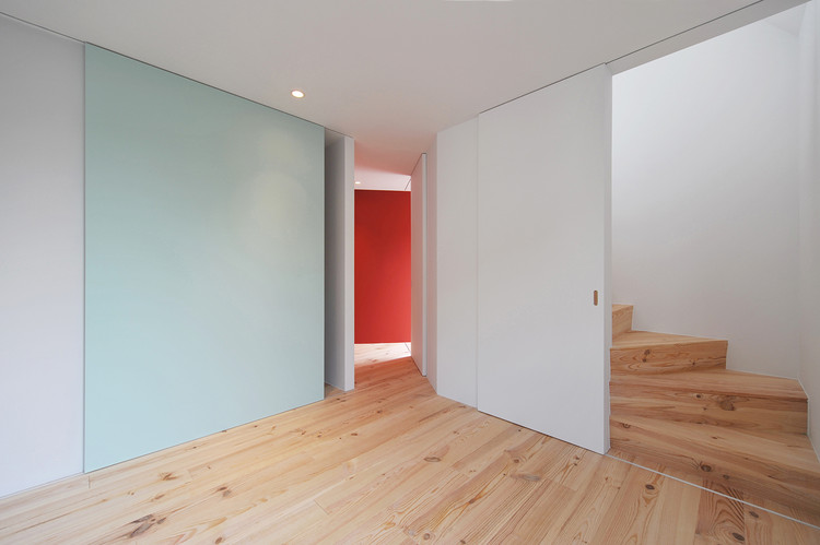 火车站旁的“锈色”小屋-20