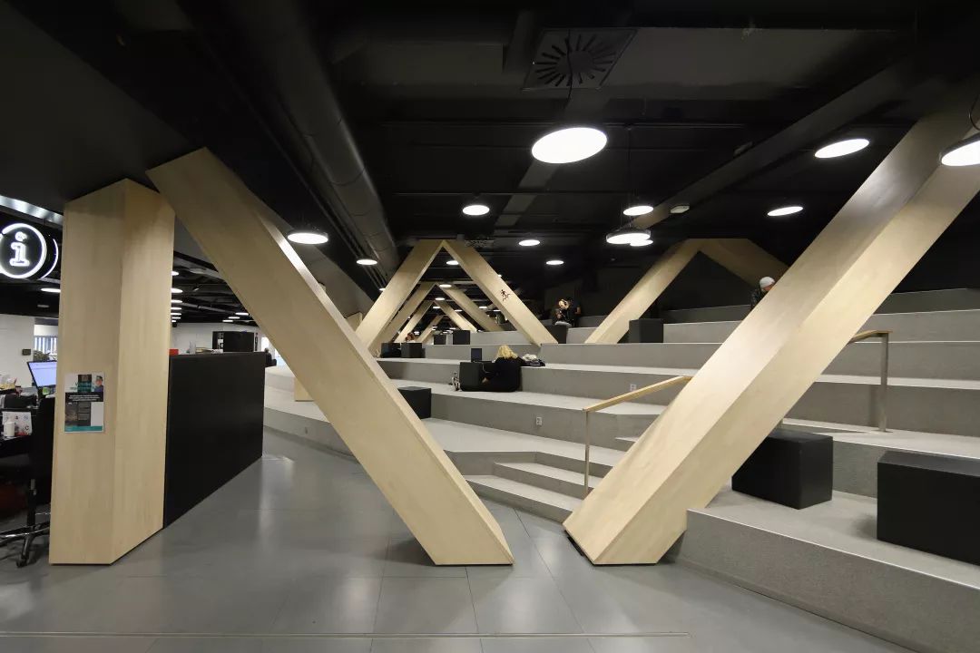 赫尔辛基中央图书馆 | 木质拱形结构的动态空间-40