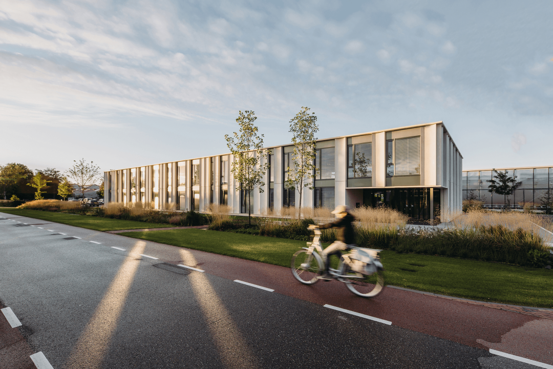 温室里的绿色办公室丨荷兰丨Atelier PRO architects-1