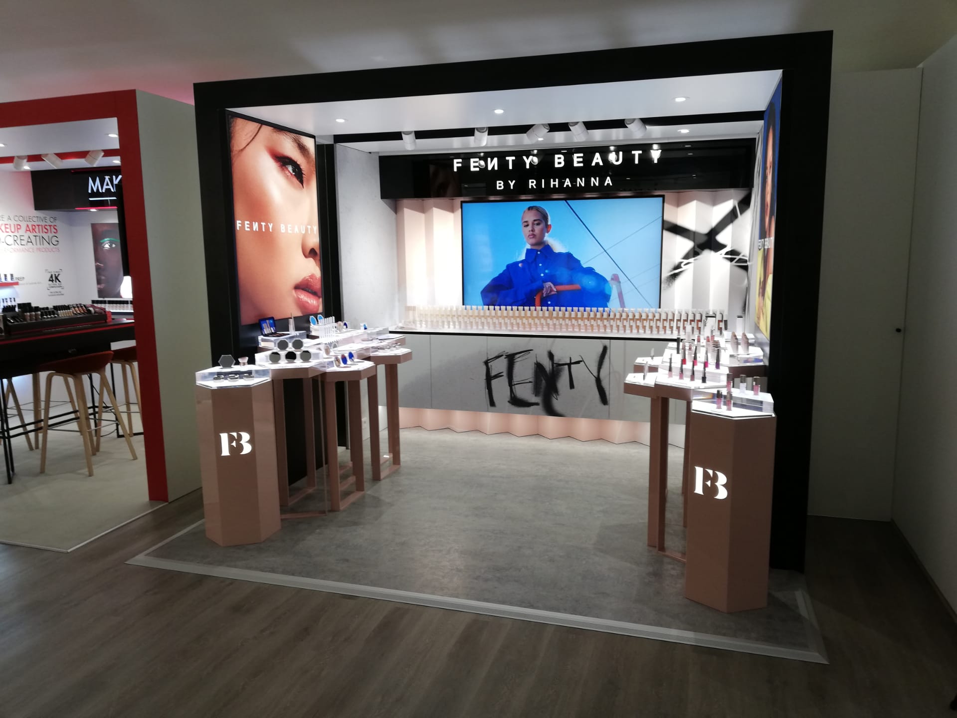 Fenty Beauty · Ta·free Cannes 展位设计丨法国-3