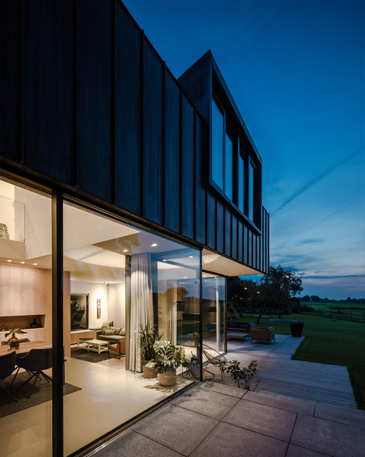 荷兰 IJsselstein 别墅,现代简约与能源管理的完美结合-15