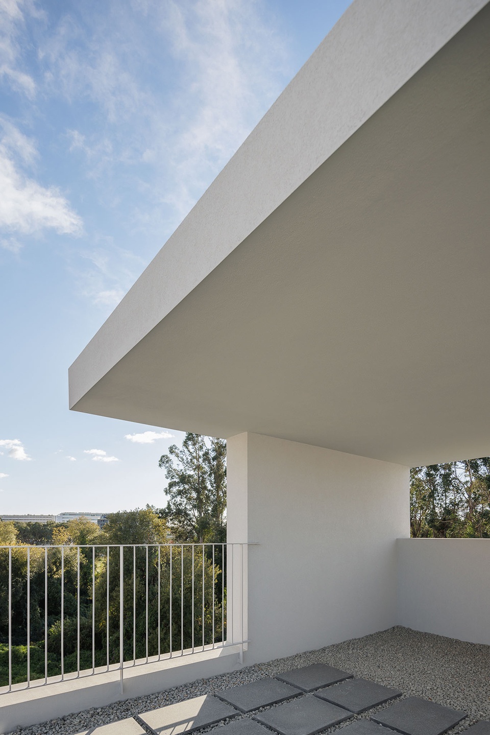 Nova Rio 住宅 | 极简主义与灵动开窗的完美融合-17