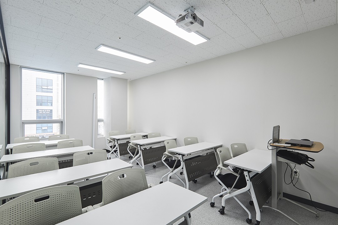 简约白调办公空间 展现极致美感-13