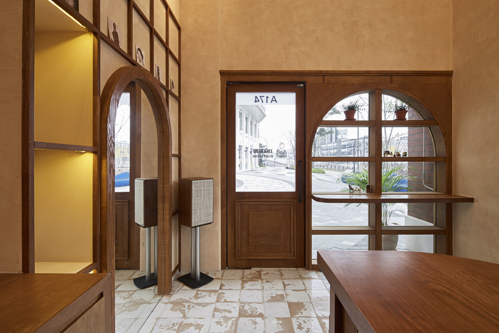 11 平米的精致咖啡厅 | 小巧而富有情调的室内设计-11