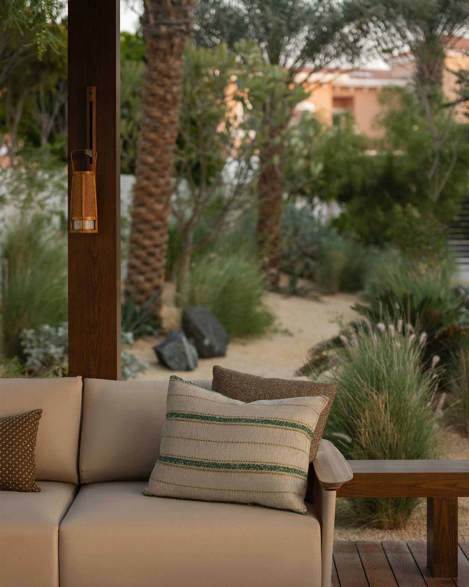 自然中的静谧沉思-30