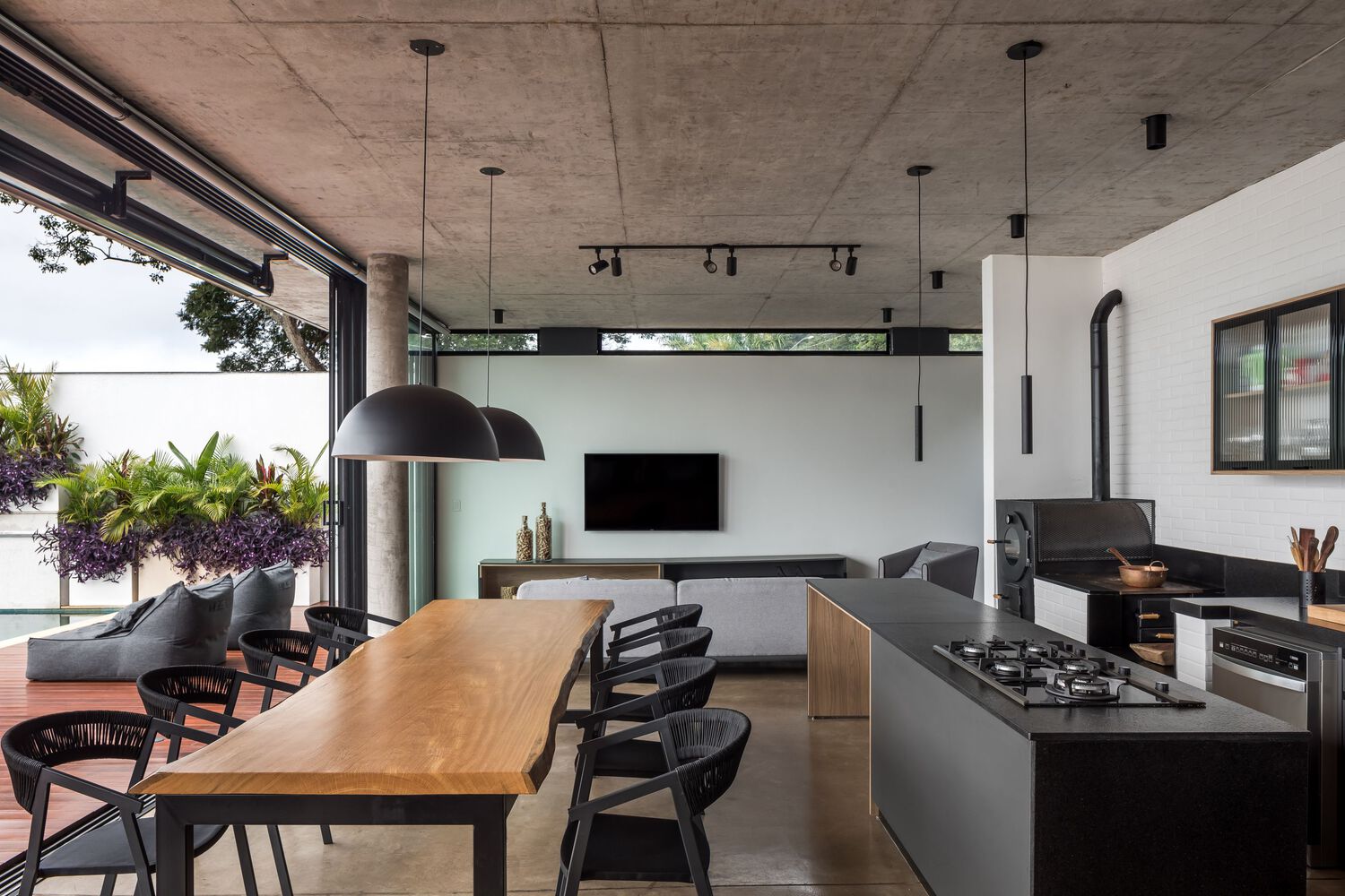 伊瓜苏河畔的绿色住宅-9