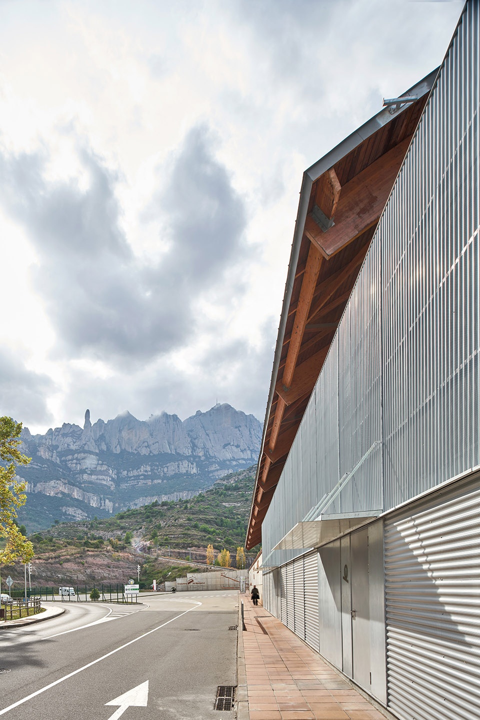 西班牙 MonistrolVila 站办公室改造丨AMOO-5