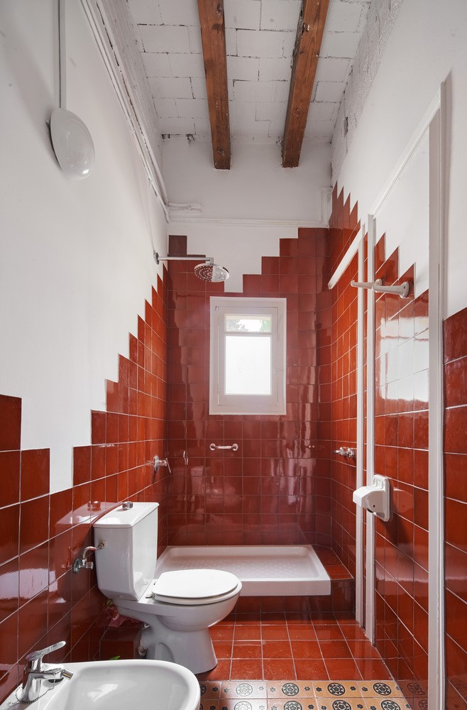 巴塞罗那 Verdi 街 140 平米翻修 | 瓷砖与桌子的空间对话-17