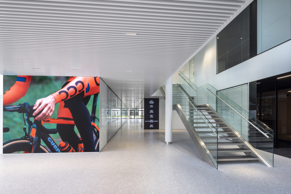 波兰 CCC 鞋包办公空间-19