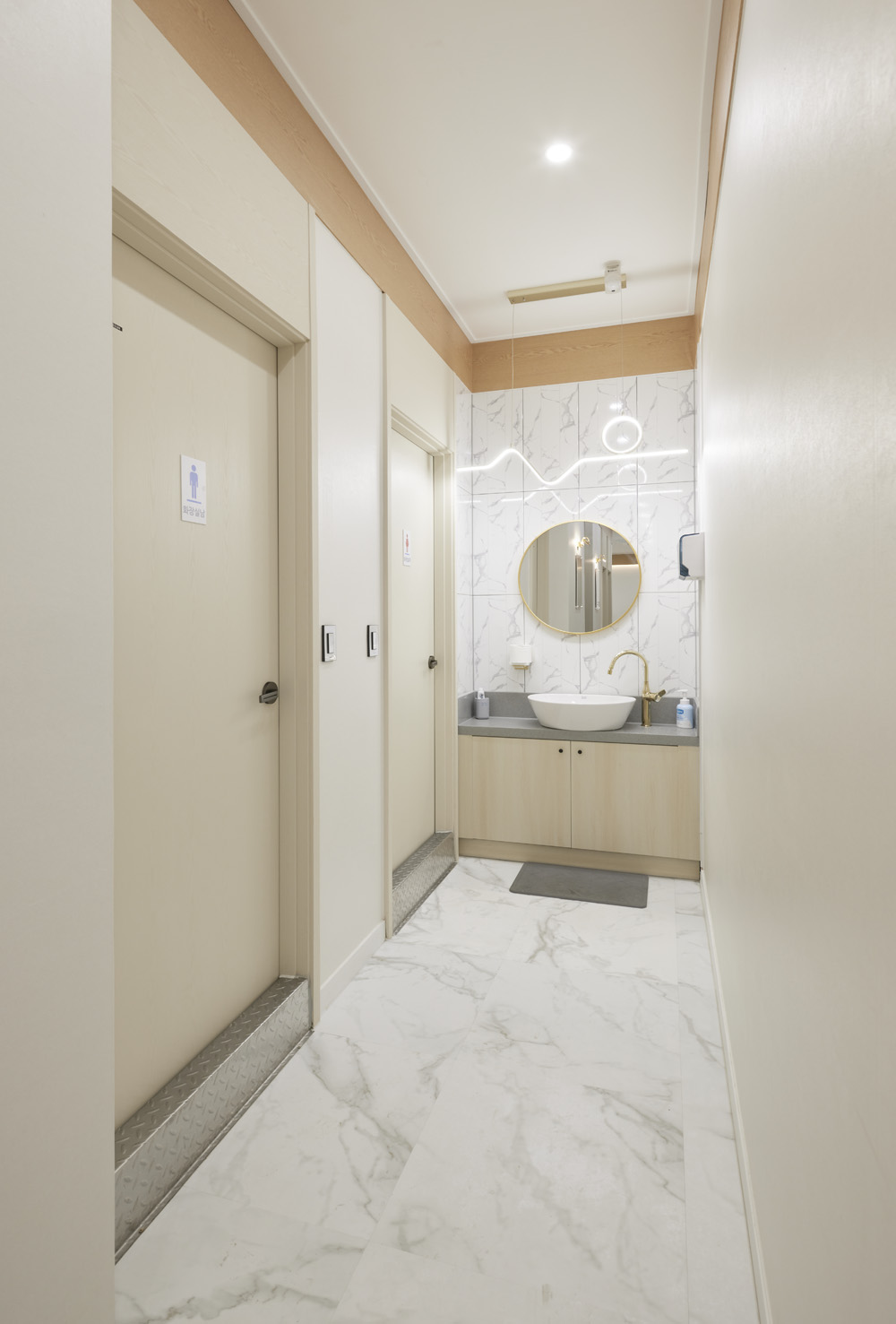 白色与木质，打造温馨的 57 平米牙科诊所-15