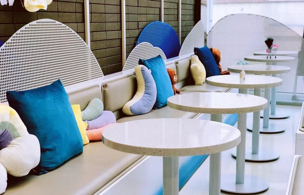 INS 北欧风冰淇淋店，海洋球池、梦幻水晶球灯吸睛设计-11