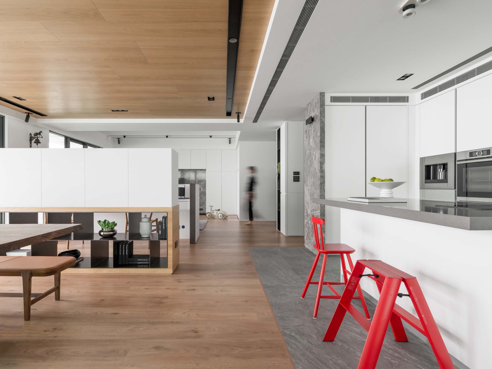 透·影空间设计 | 自然采光打造自由穿梭的白韵之境-13