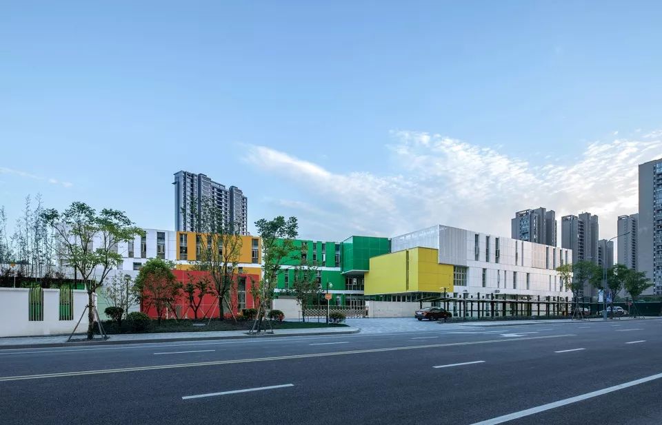 苏州吴郡幼儿园 | 多彩礼盒环抱的童年时光-31