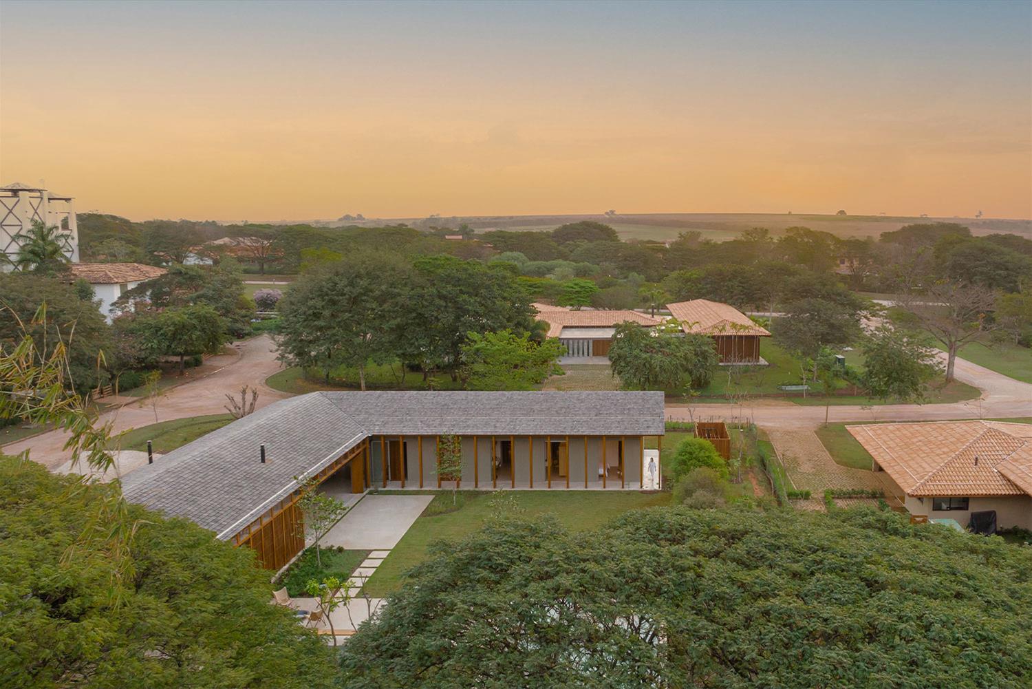 巴西建筑师 Gui Mattos 的木结构环保住宅设计-2