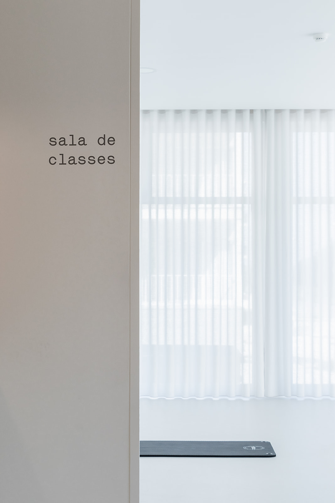 疗愈之境 · 巴西诊所的简约自然设计-15