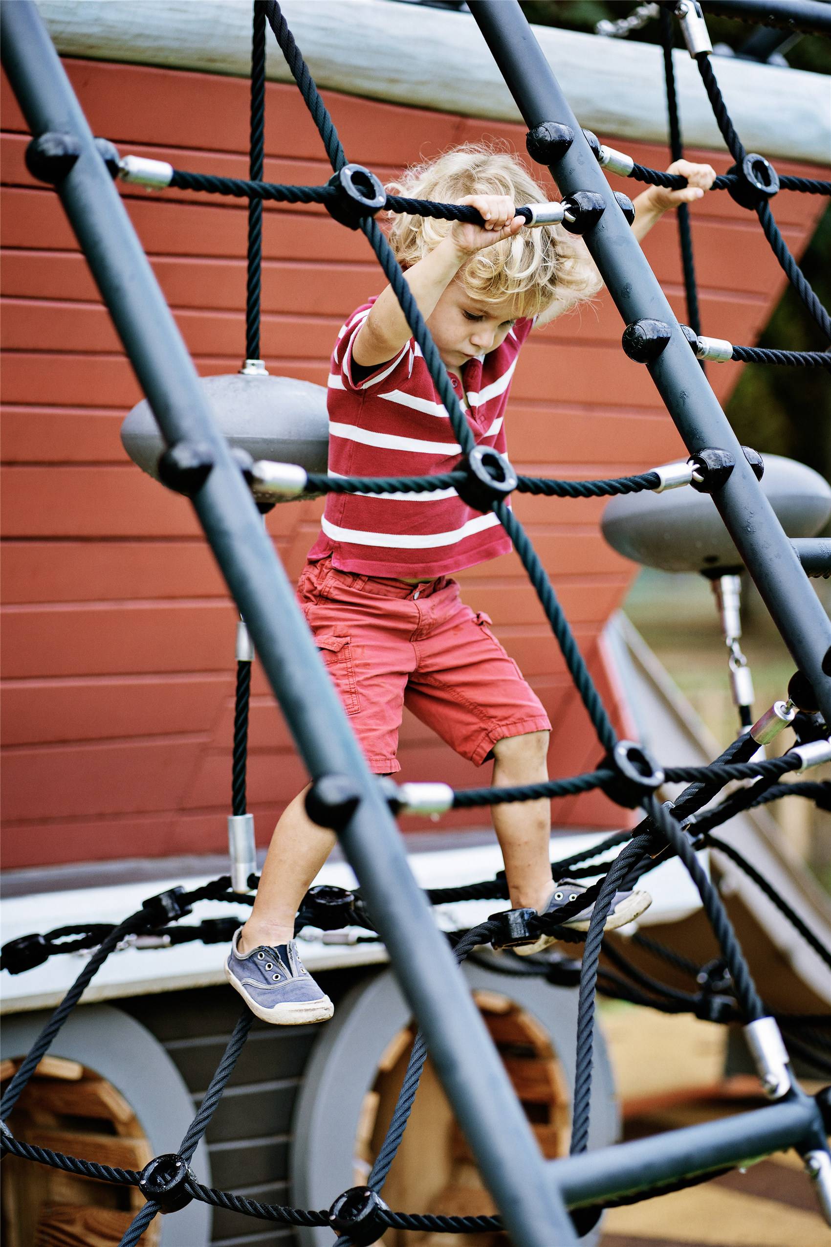 法国波尔多火车游乐场设施丨KOMPAN 全球设计中心-8