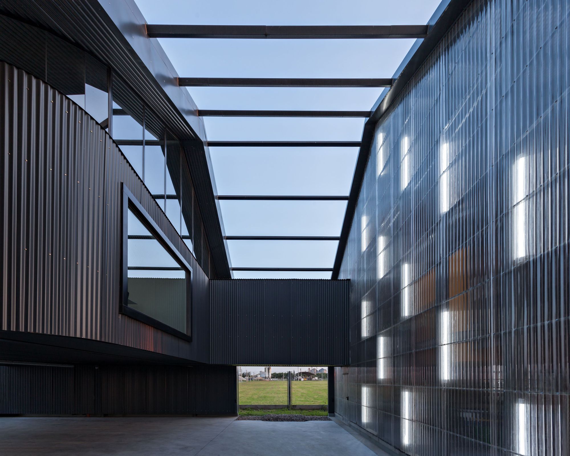 Bertolotti Vial Machinery and Office Warehouse / Estudio 2(A) DosArquitectas-17