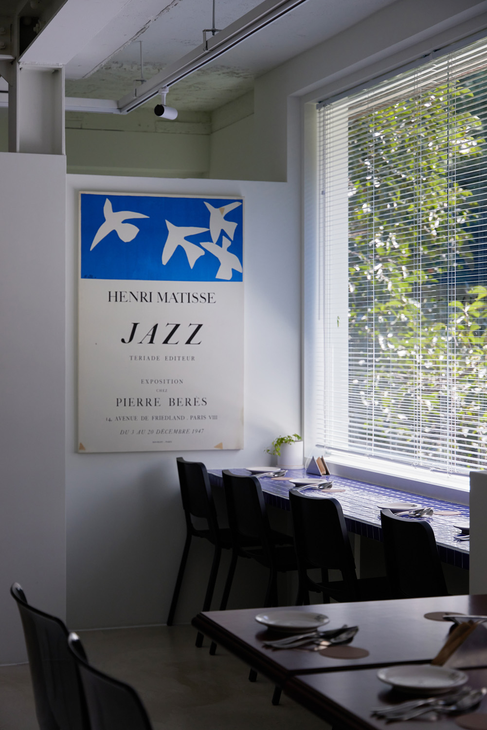 白色与蓝色的简约时尚 | 18 平米小空间的优雅转身-11