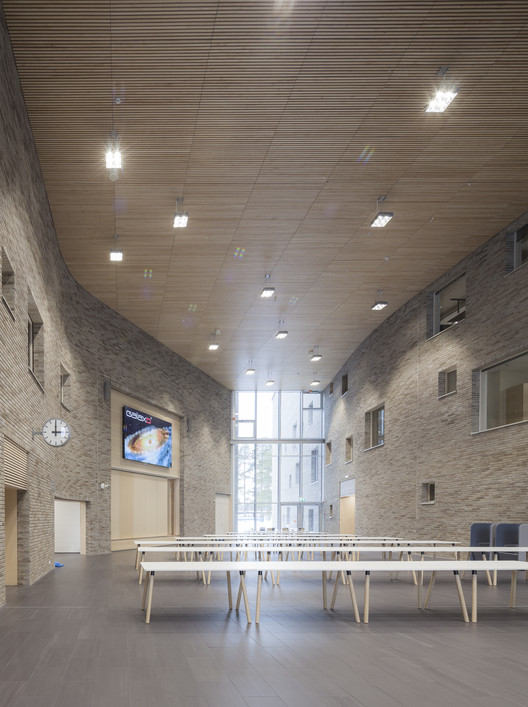 芬兰 Lehtikangas 学校、图书馆和幼儿园的多功能设计-7