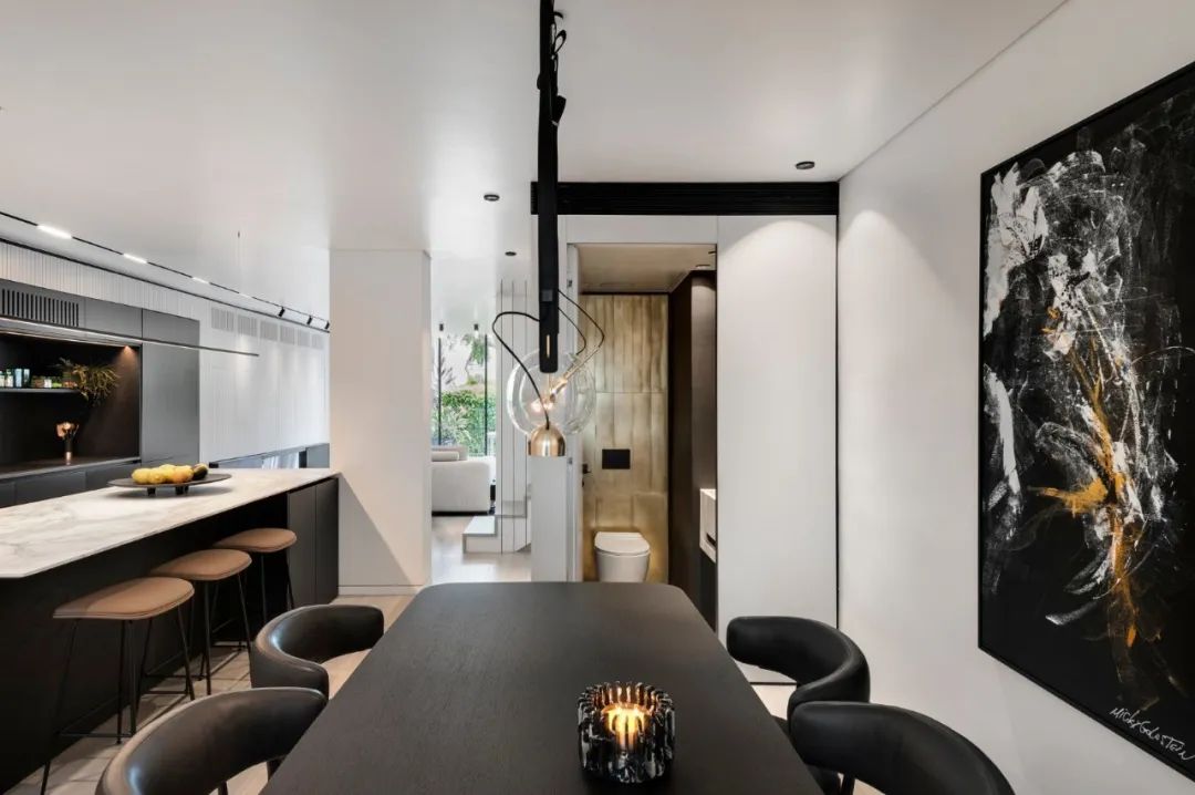 Aviram Kushmirski 打造轻奢风空间，黑白色调与实木地板的完美搭配-40