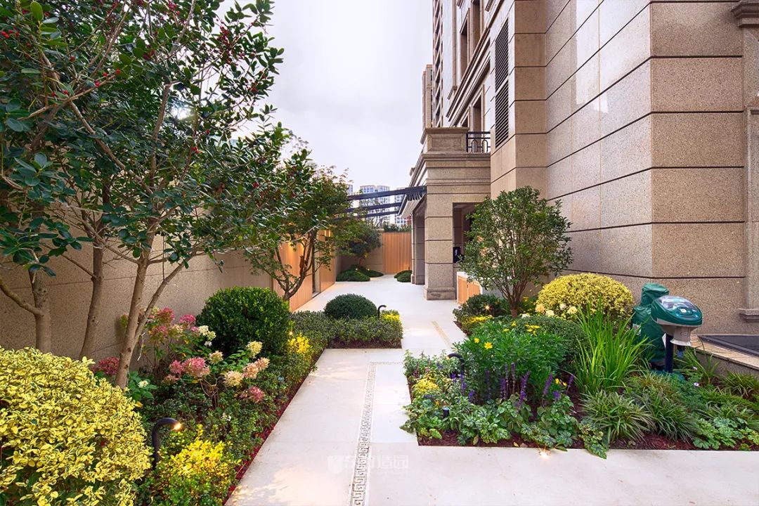 上海大宁金茂府玉兔园 | 自然与舒适的完美结合-19