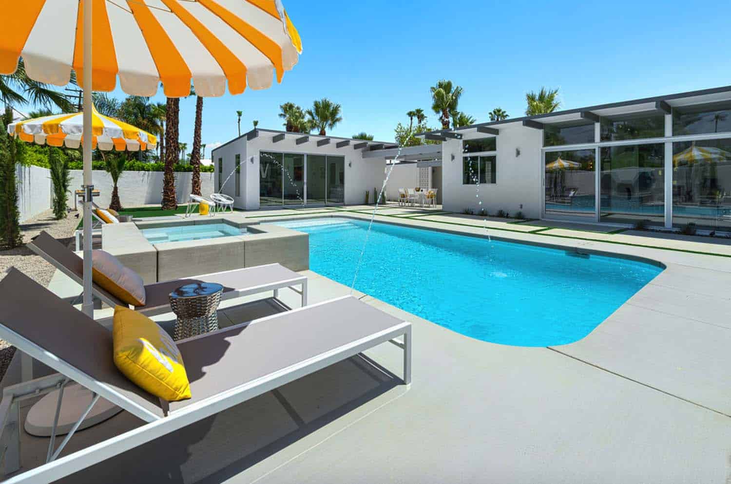 Midcentury dream retreat with a poolside paradise in Palm Springs-20