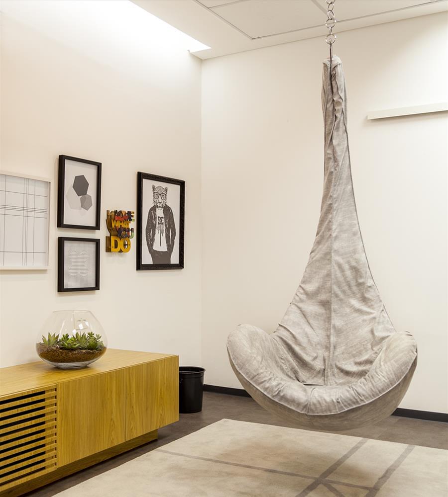 炫彩玻璃构筑的 445 平米办公空间-4