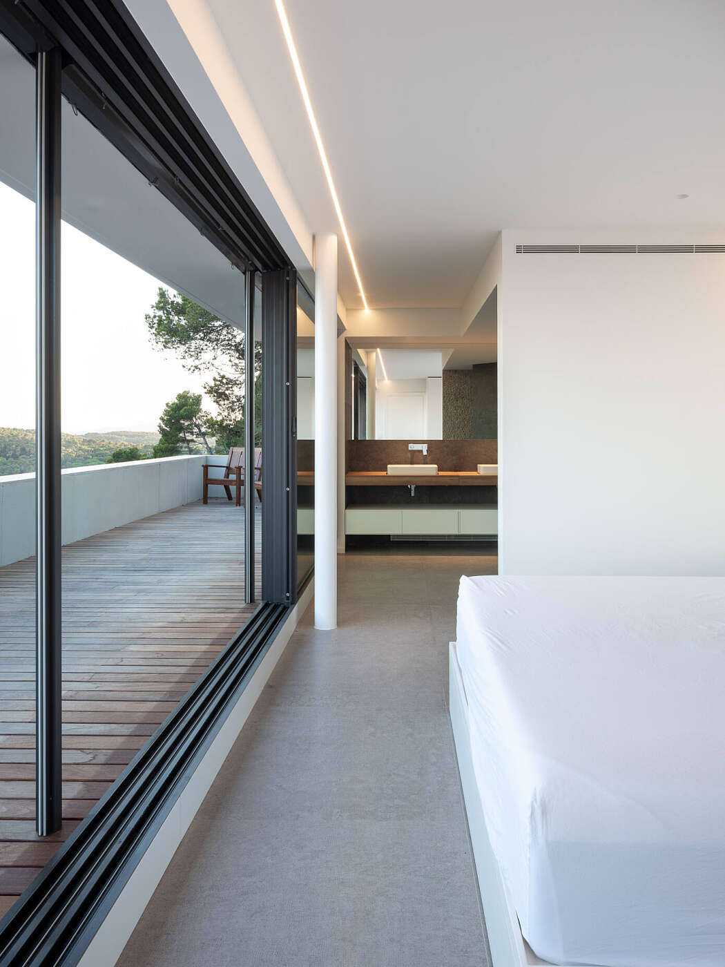 嵌入自然的马洛卡岛海景别墅-3