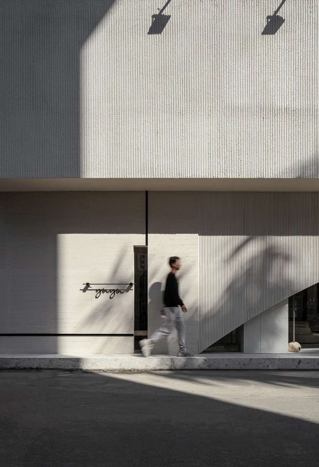 光与弧线共舞 · 普宁商业空间新典范丨中国广东丨深圳市陈浩鹏室内设计事务所-5