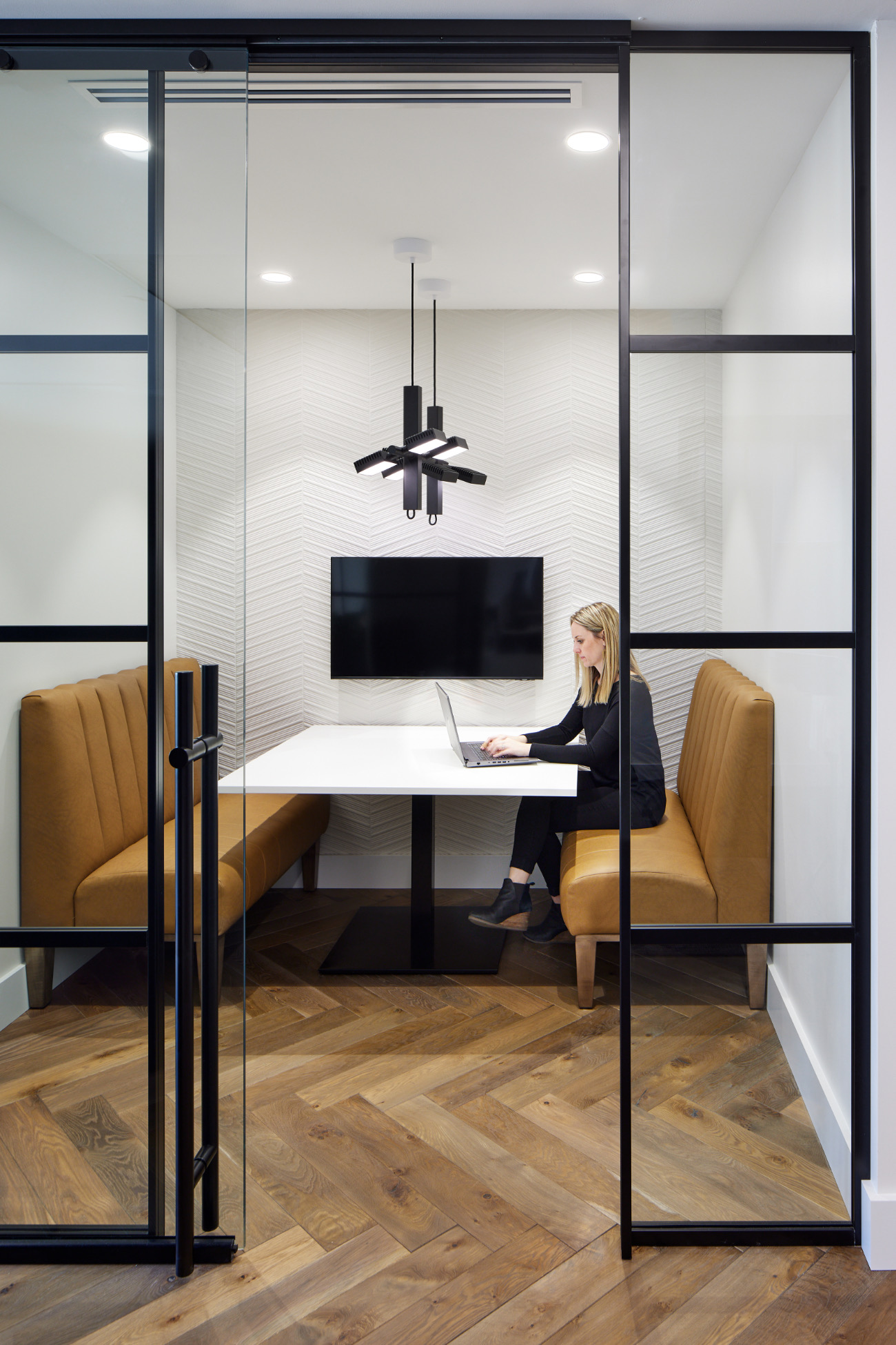 A Look Inside Jetcraft’s New Wayzata Office - Officelovin'-4