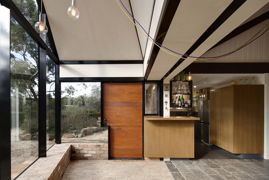 Modern Glass Extension Upgrading Mud Brick House in Victoria-24