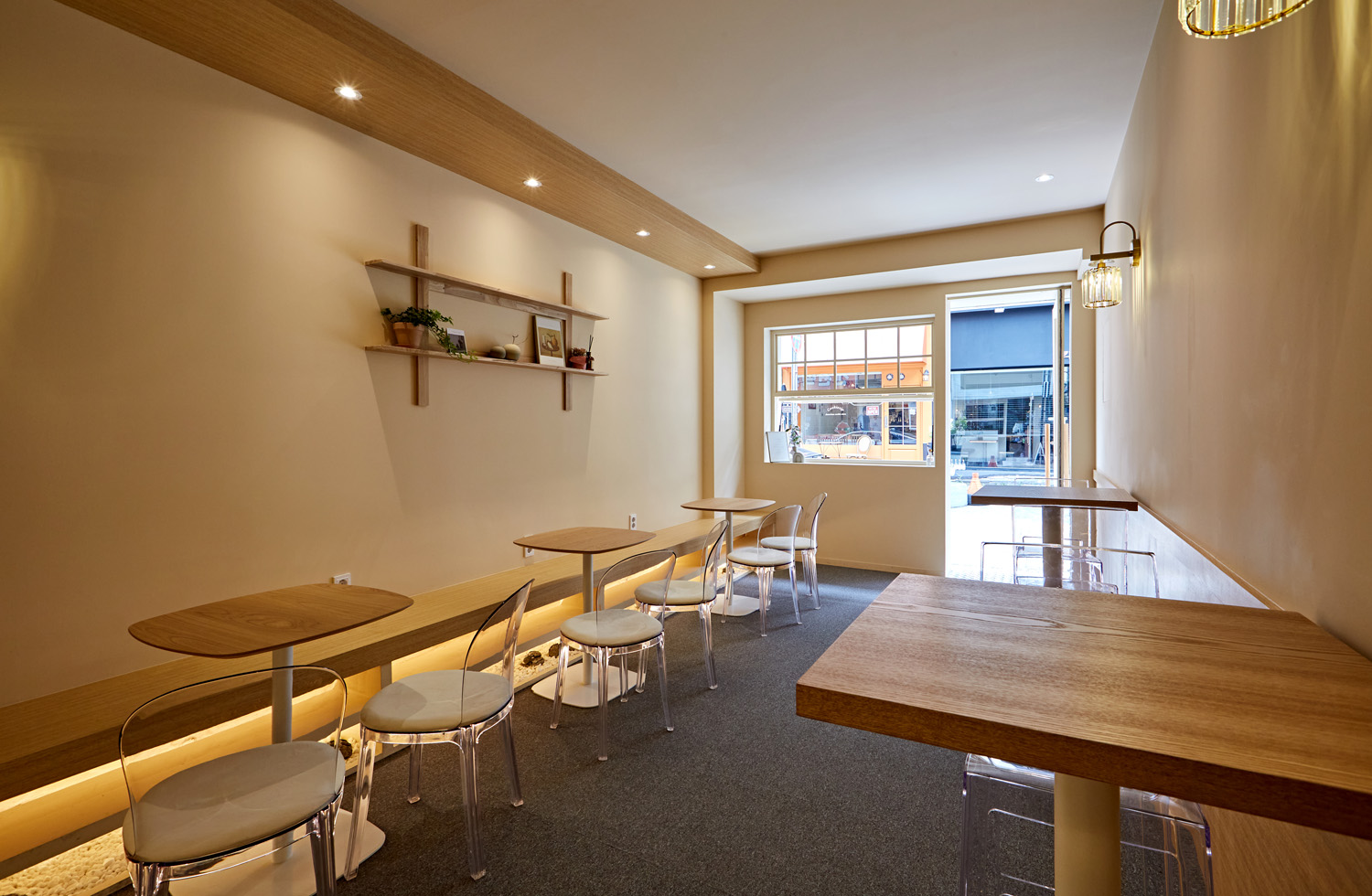 13 坪天安咖啡馆 | 明亮温馨的白色&木质空间-9