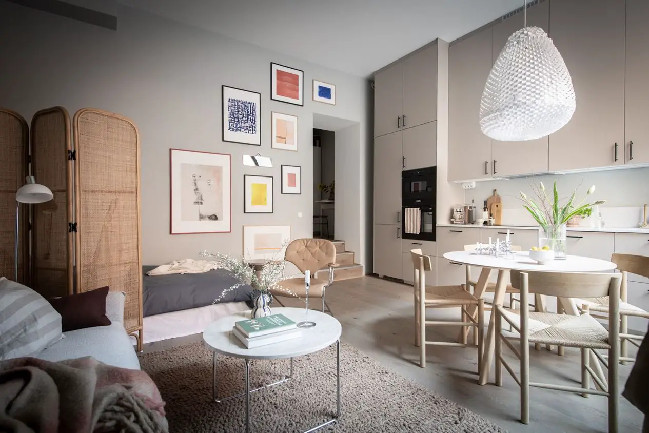 瑞典 35m2 弧形窗工作室 | 古典与现代的完美结合-3