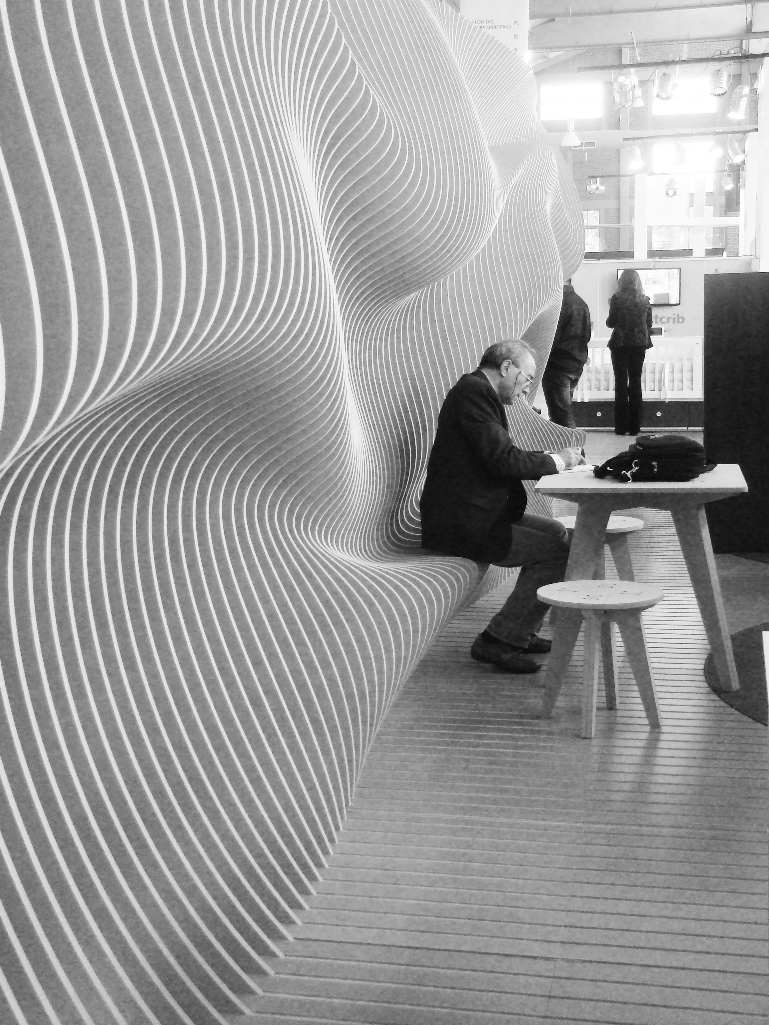 阿根廷木纹迷宫 · AABB 环保 MDF 家具展览馆-14