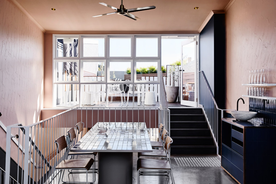 金色的;金黄色的;金的;金制的-59