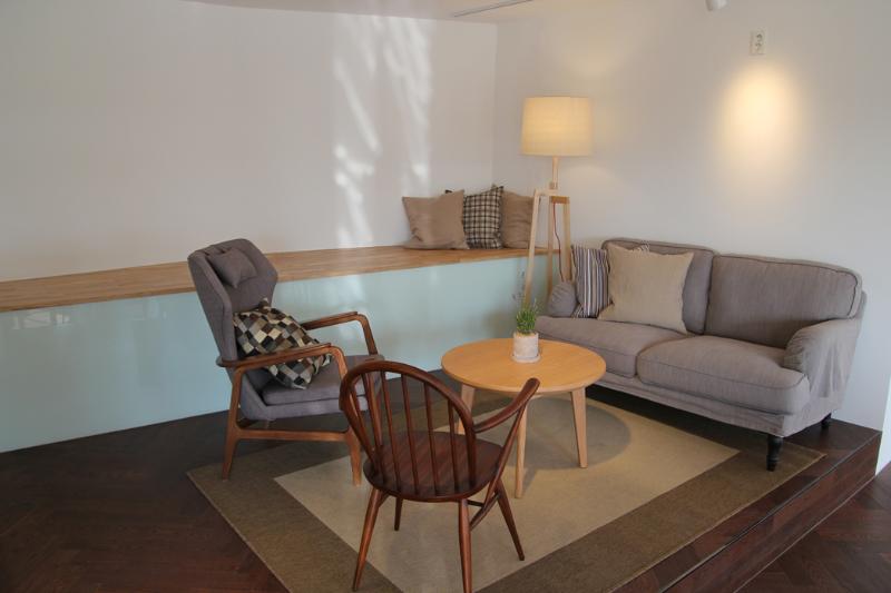 山丘之上的白色简约咖啡馆-7