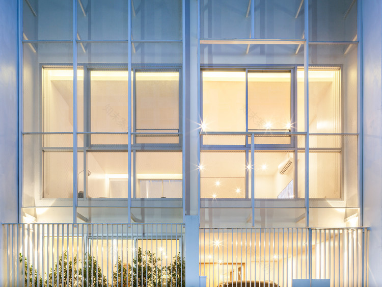 废弃联排别墅的轻盈翻新-5