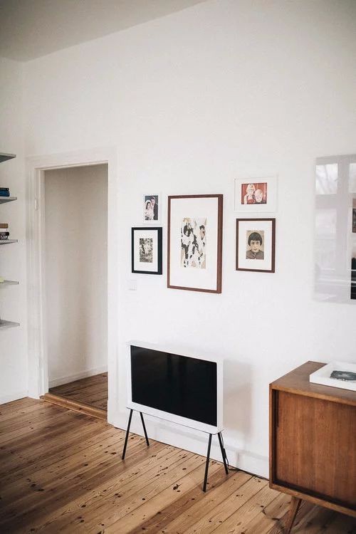 67㎡ 小公寓，墙壁上的层板、挂钩、衣架设计的太赞了-7