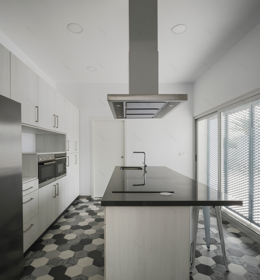 2016 年建造的“卡萨米兰达”住宅,现代简约风格打造私密生活空间-22