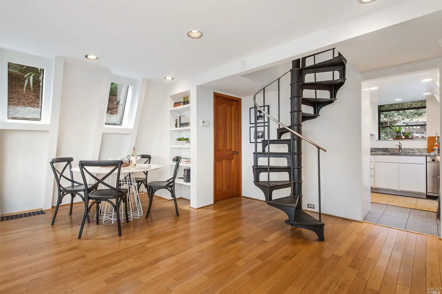 加州 Sausalito 度假屋的 A 型框架设计-8