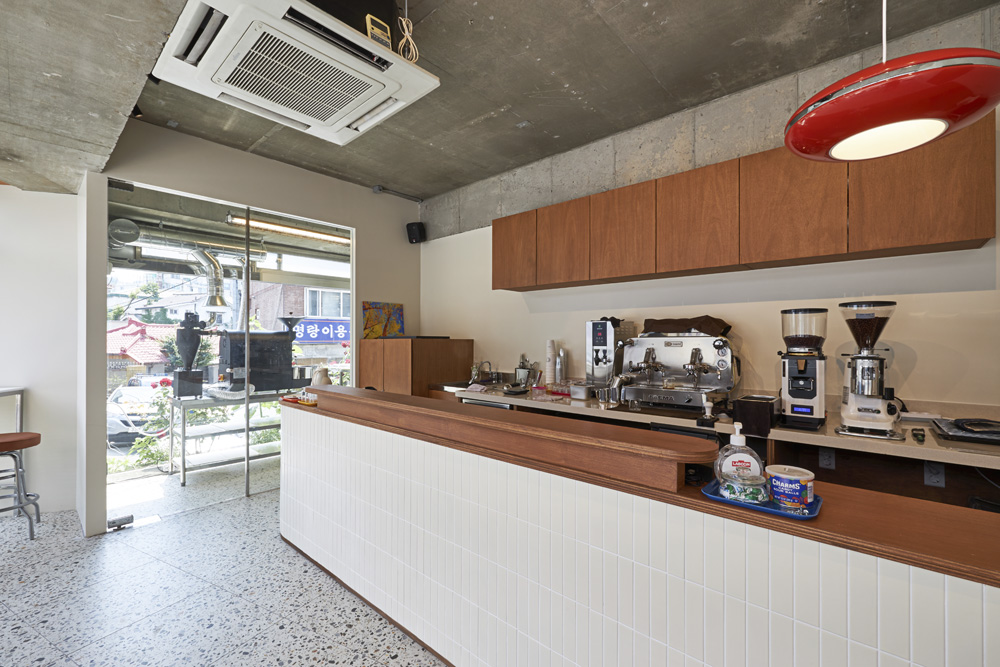 现代简约风 10 坪咖啡厅设计，美观实用兼具-5