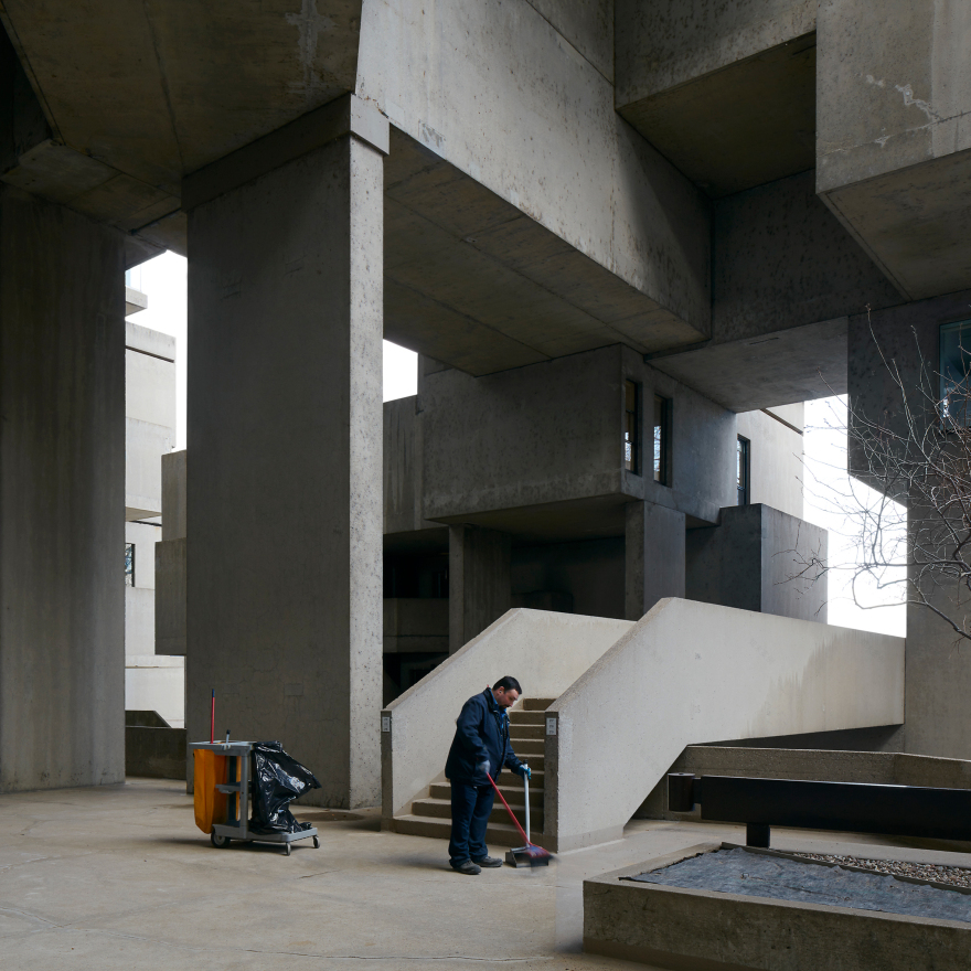 Photographs capture cats, laundry and everyday life in Moshe Safdie's Habitat 67-0